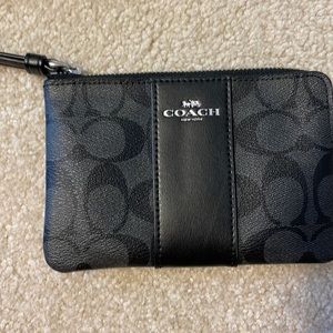 Coach wristlet, black